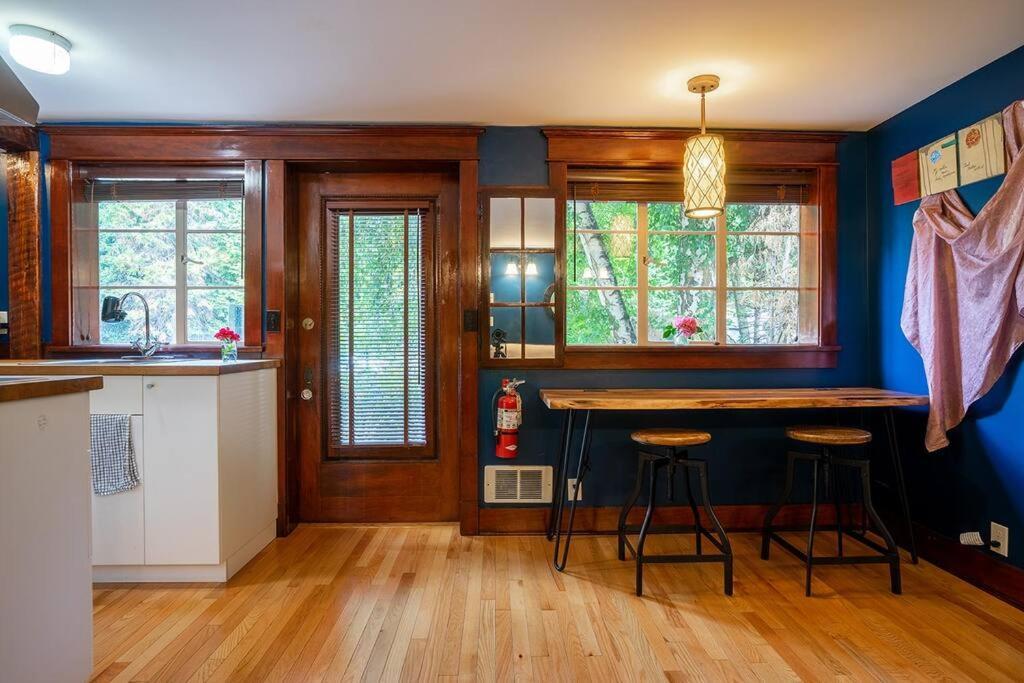 Charming 1Bd Suite In Capitol Hill - Foxglove Inn Seattle Bagian luar foto